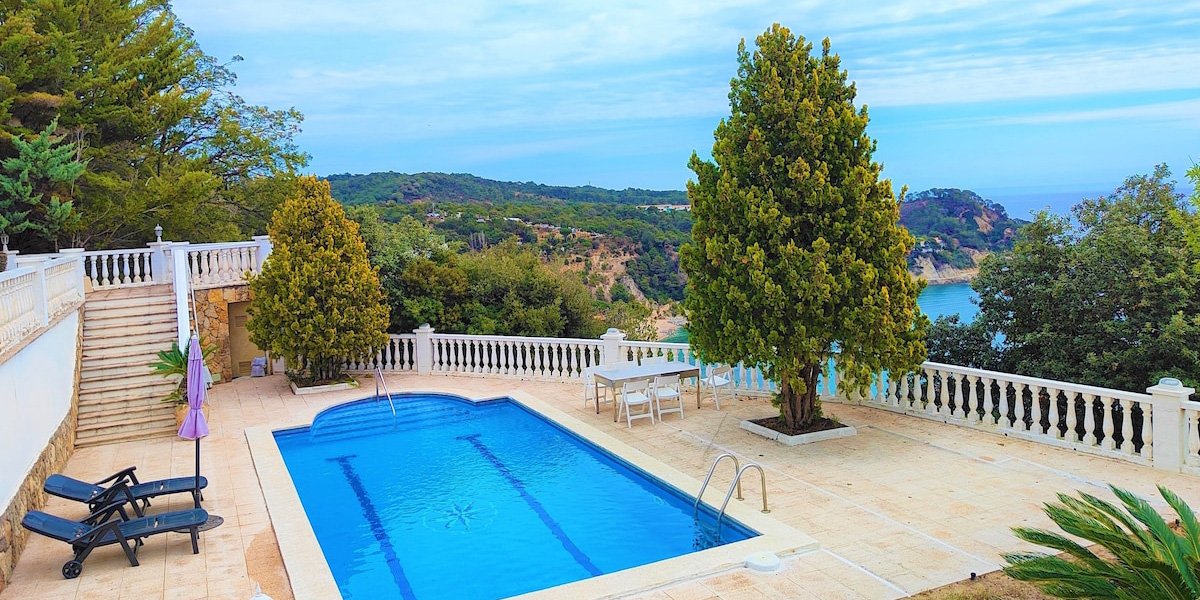 Pool, tennis, private garden with views